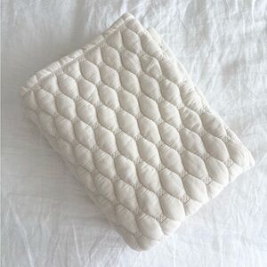 Room Essentials Throw Blanket